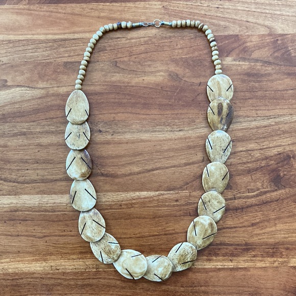 Vintage carved corozo fish necklace - Picture 3 of 4